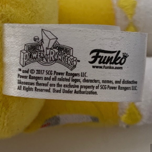 Power Rangers Yellow Ranger Funko #398 with Yellow Ranger Stuffed Toy NIB - Picture 8 of 8